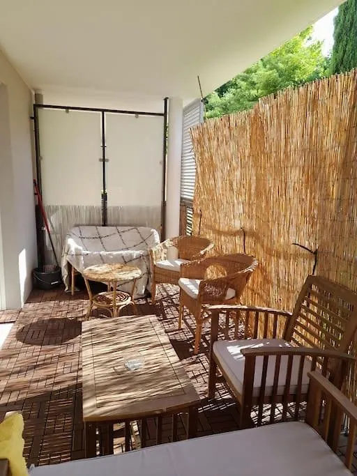 Logement Super Cosy Rue Mourre Avignon 0*,